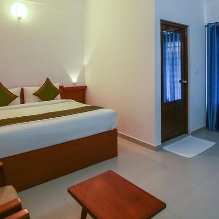 Phoenix Holidays Kochi Buitenkant foto