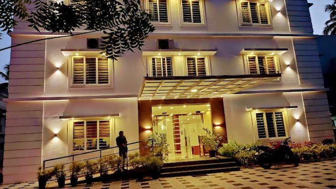 Phoenix Holidays Kochi Buitenkant foto