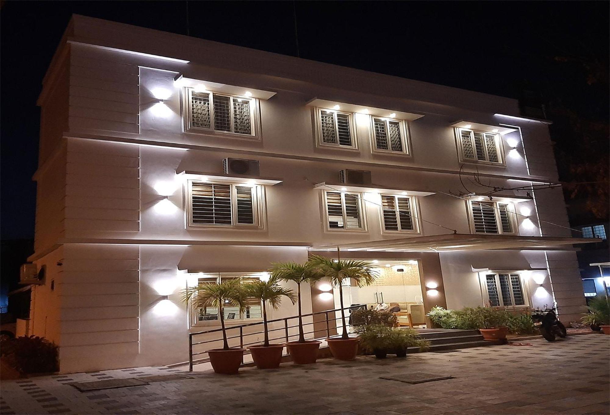 Phoenix Holidays Kochi Buitenkant foto