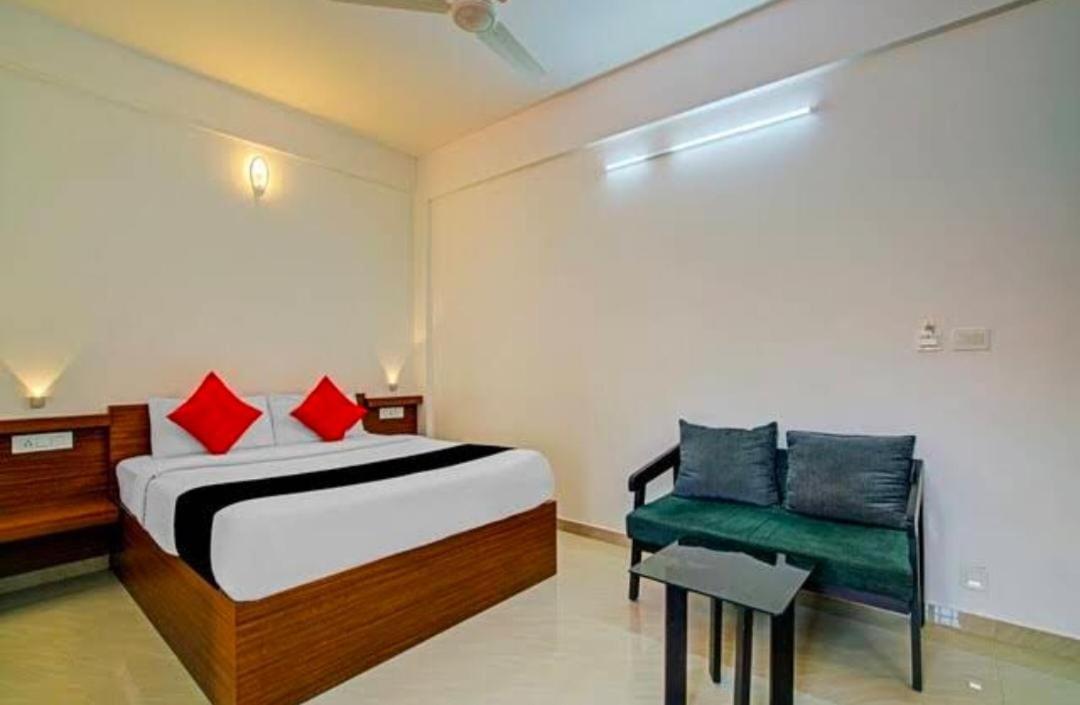 Phoenix Holidays Kochi Buitenkant foto