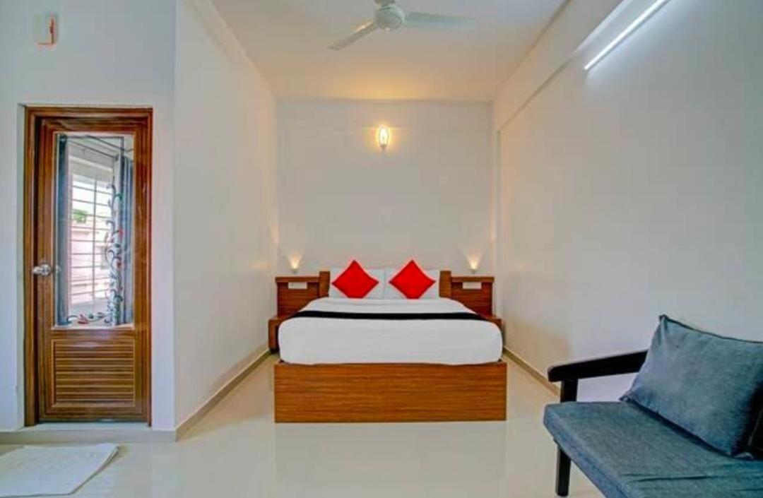 Phoenix Holidays Kochi Buitenkant foto