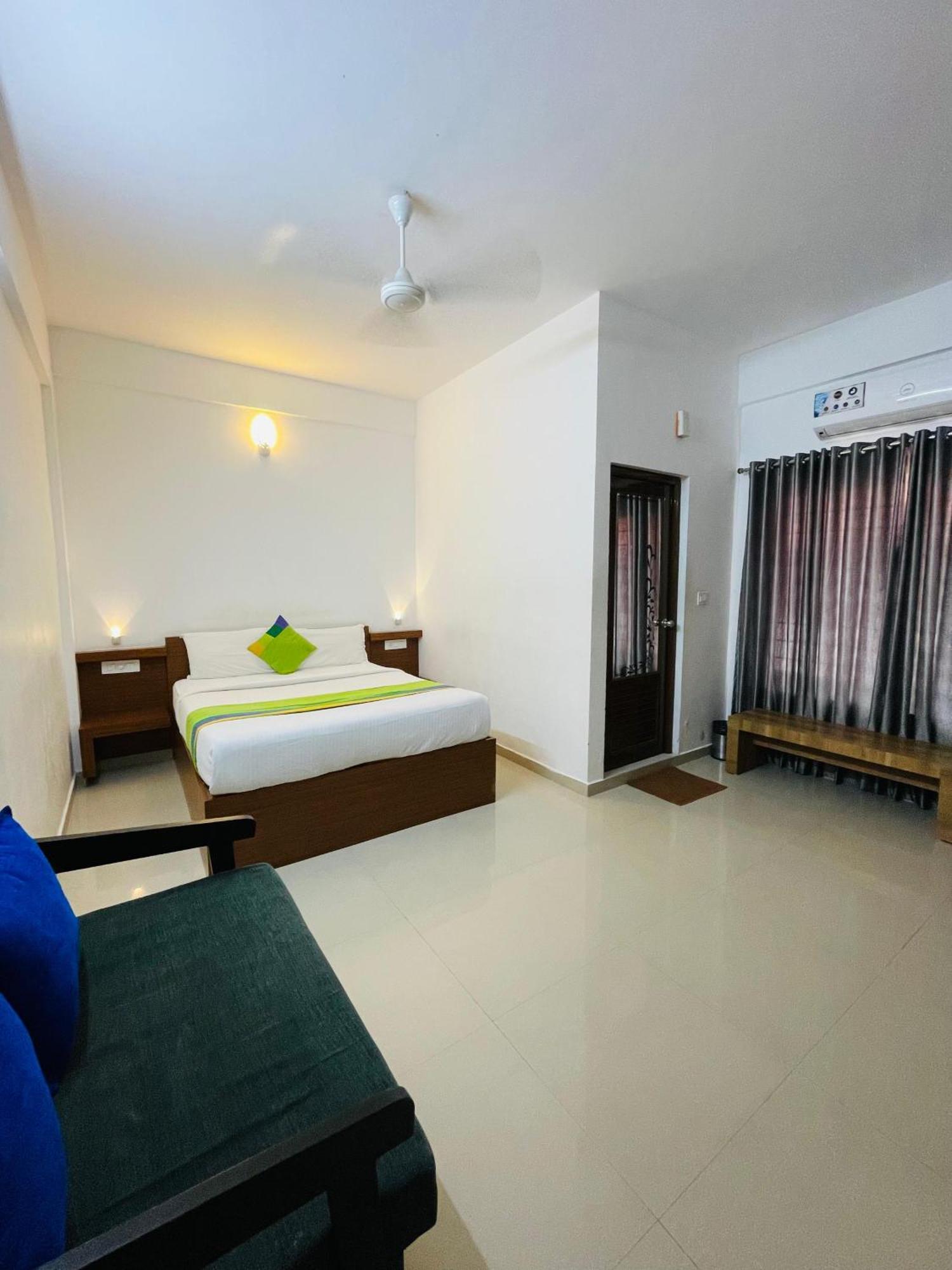 Phoenix Holidays Kochi Buitenkant foto