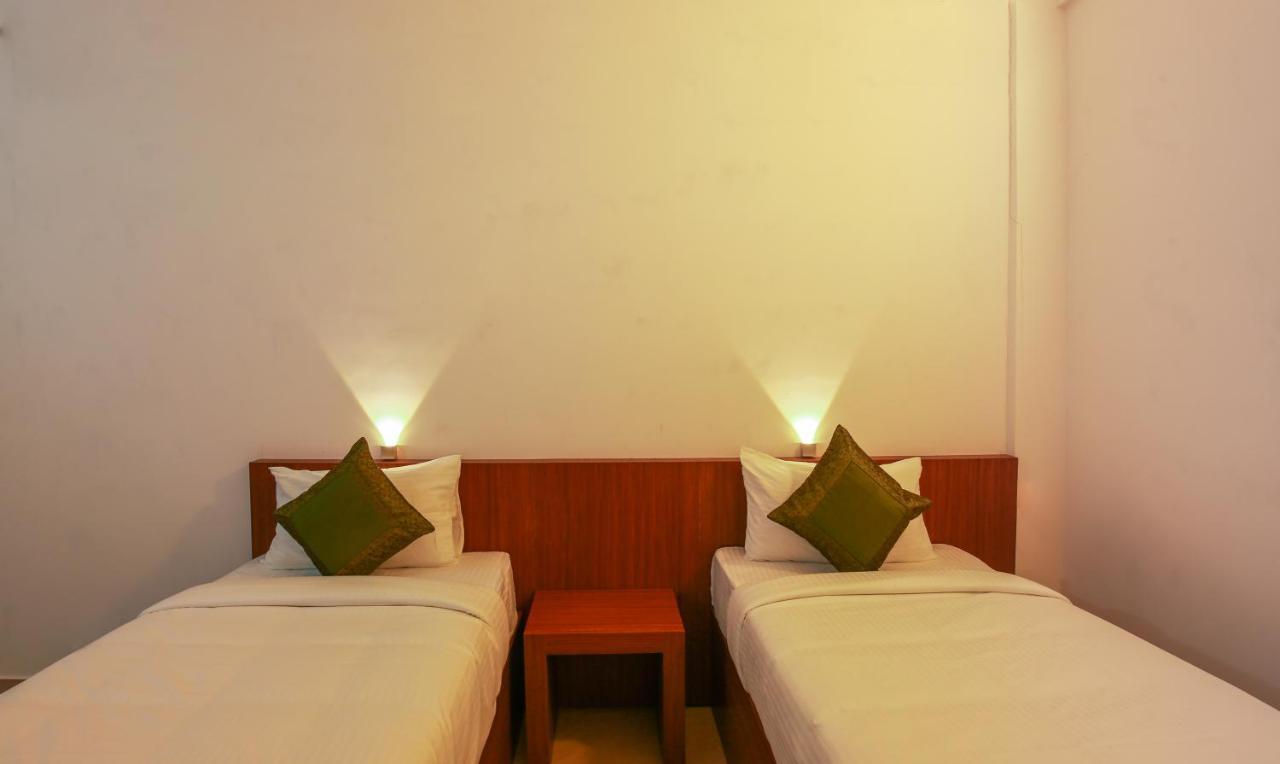 Phoenix Holidays Kochi Buitenkant foto