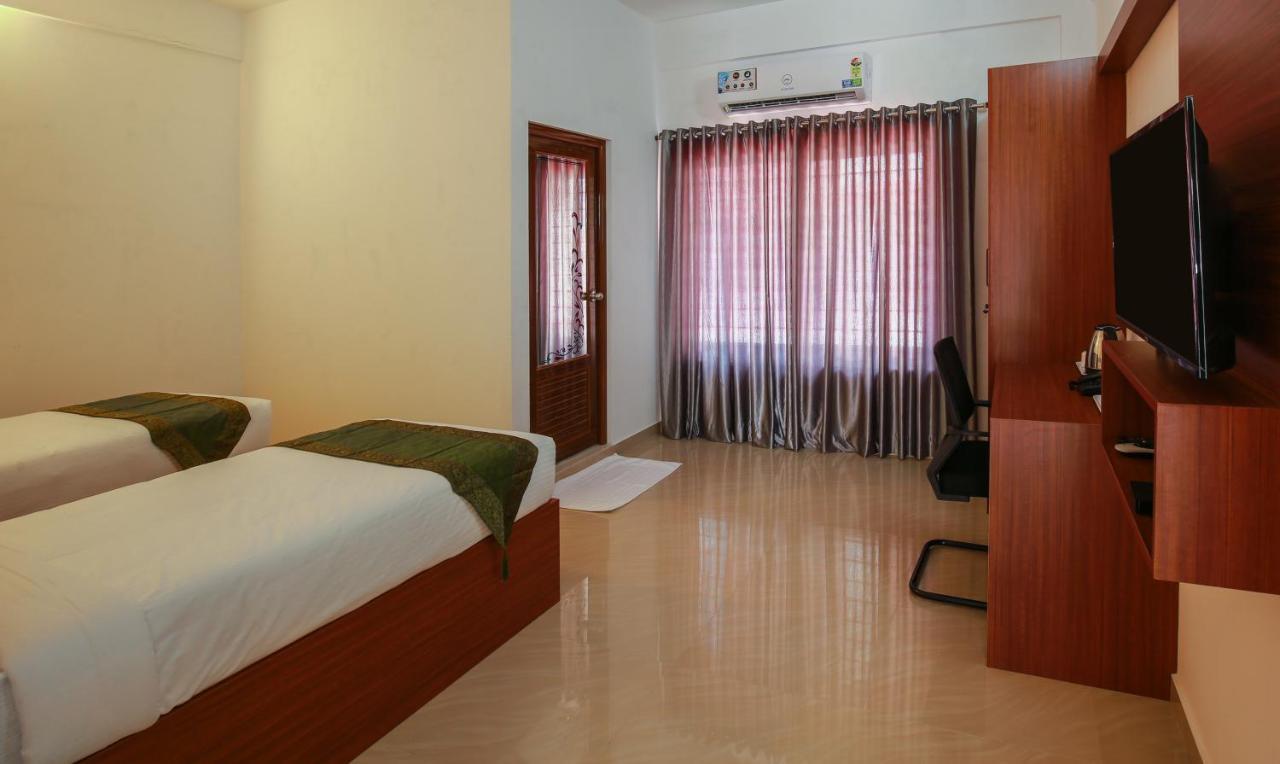 Phoenix Holidays Kochi Buitenkant foto