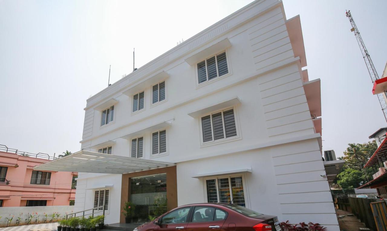 Phoenix Holidays Kochi Buitenkant foto