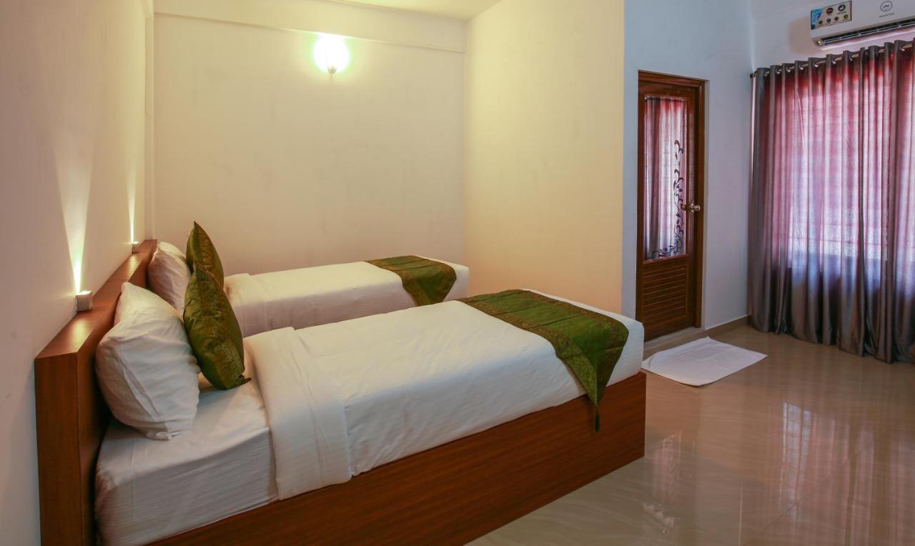 Phoenix Holidays Kochi Buitenkant foto