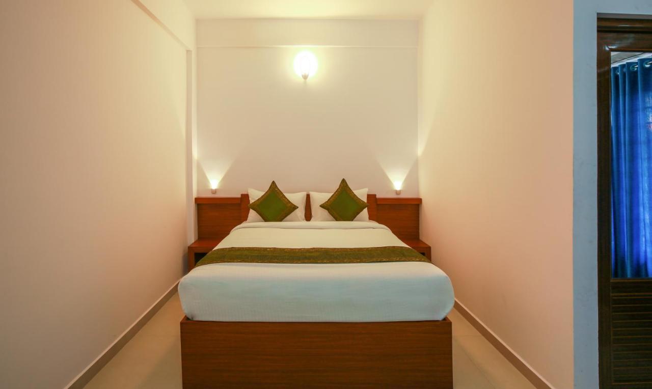 Phoenix Holidays Kochi Buitenkant foto