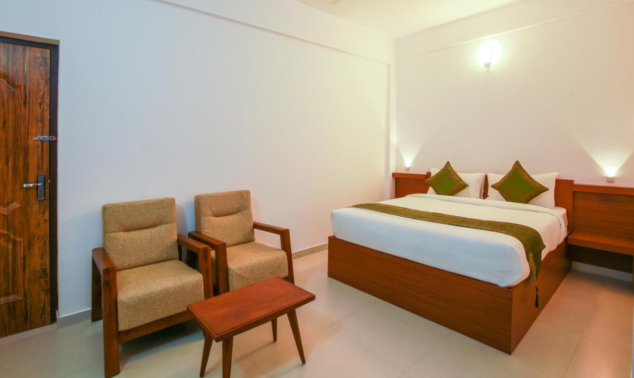 Phoenix Holidays Kochi Buitenkant foto