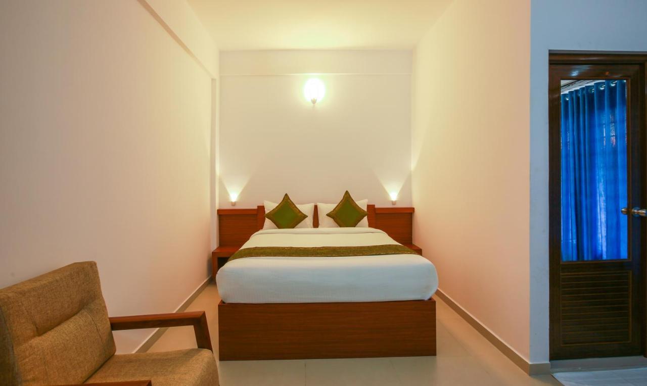 Phoenix Holidays Kochi Buitenkant foto